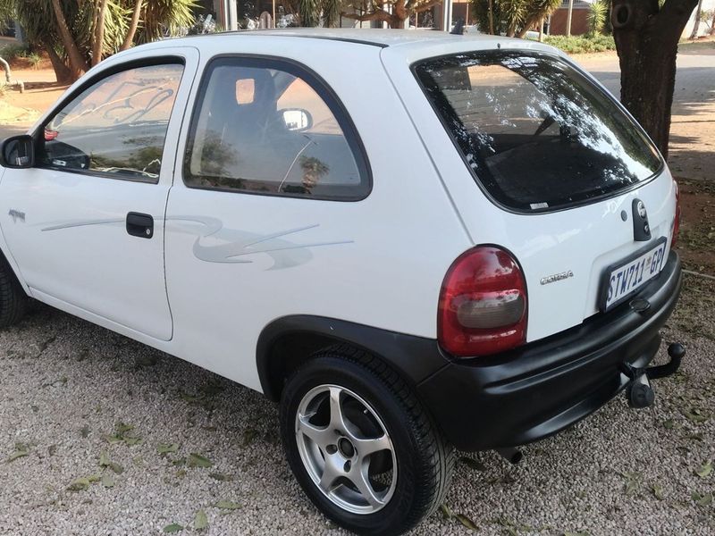 Triple V Motors 01 Opel Corsa 1 4i Active