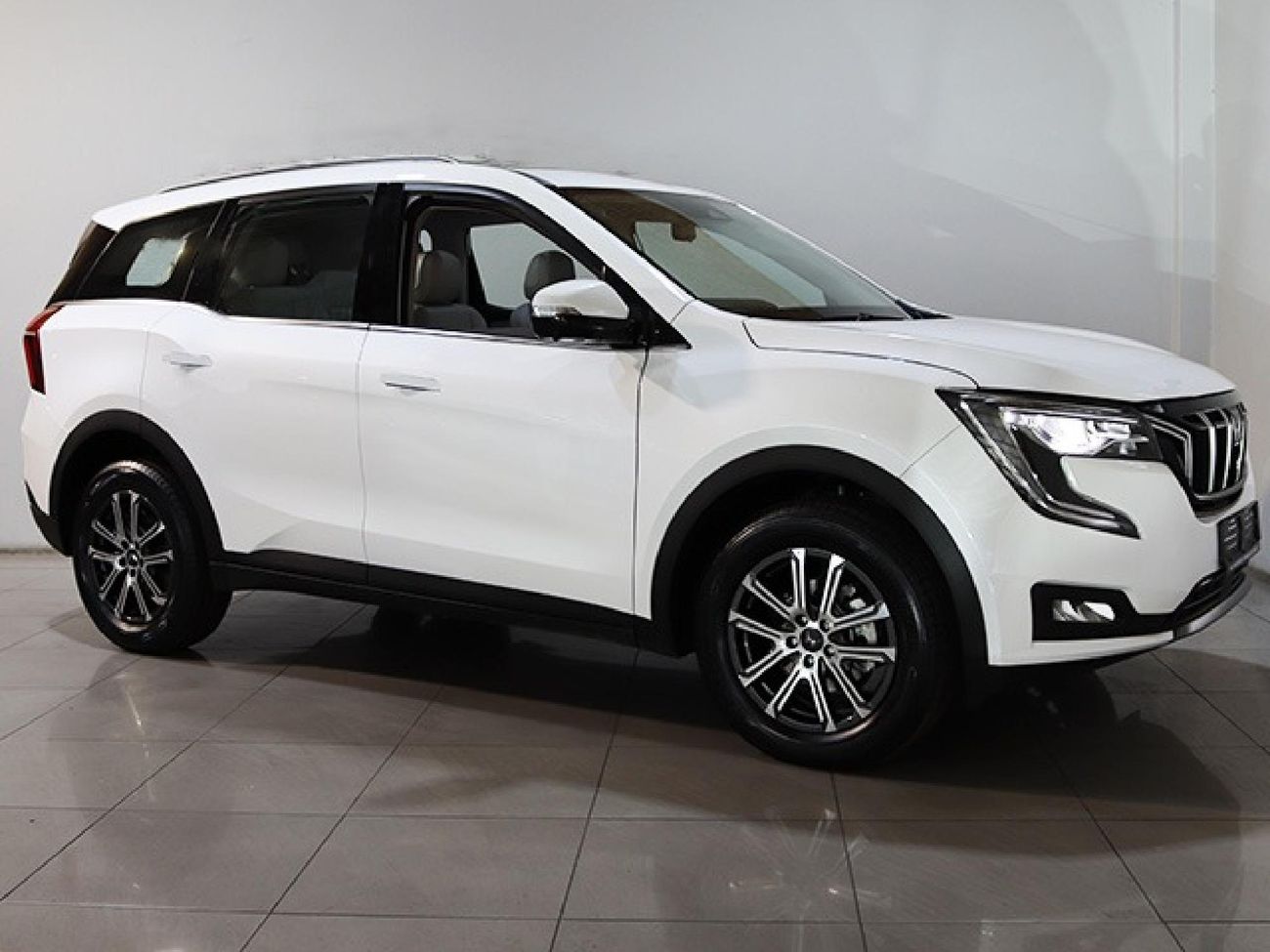 2024 Mahindra XUV 700 2.0 AX7L Auto 7-Seat