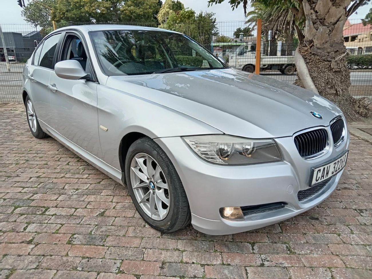 2011 BMW 3 Series 320i Innovation