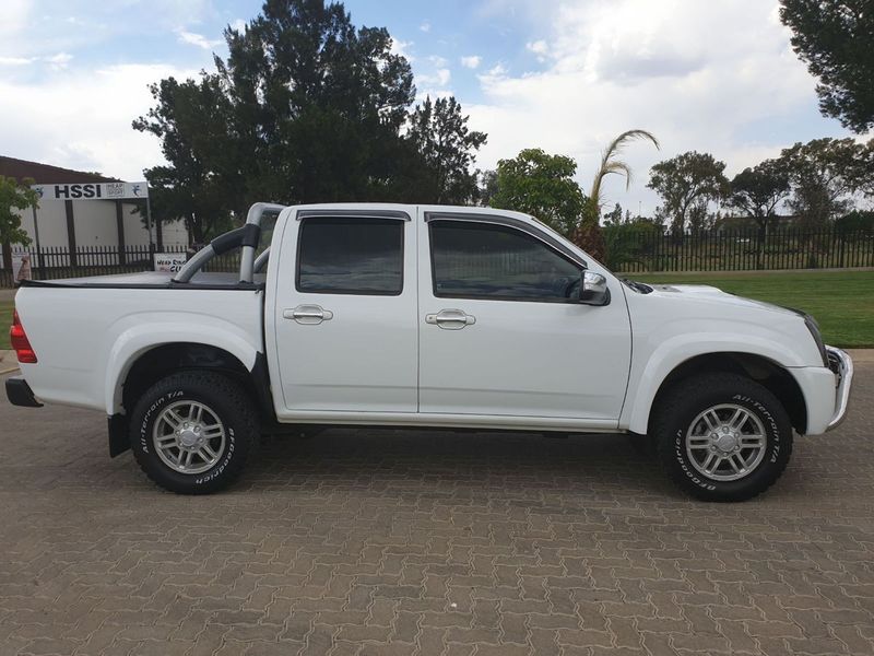Used Isuzu Kb Series 300 D Teq Lx Double Cab Bakkie For