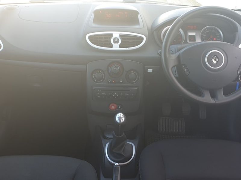 Used Renault Clio Iii 1 6 Yahoo Plus 5dr For Sale In