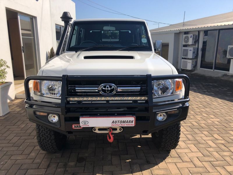 Used Toyota Land Cruiser 70 4 5d Double Cab Bakkie For