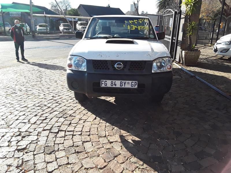 used nissan np300 hardbody 2.5 tdi lwb single cab bakkie