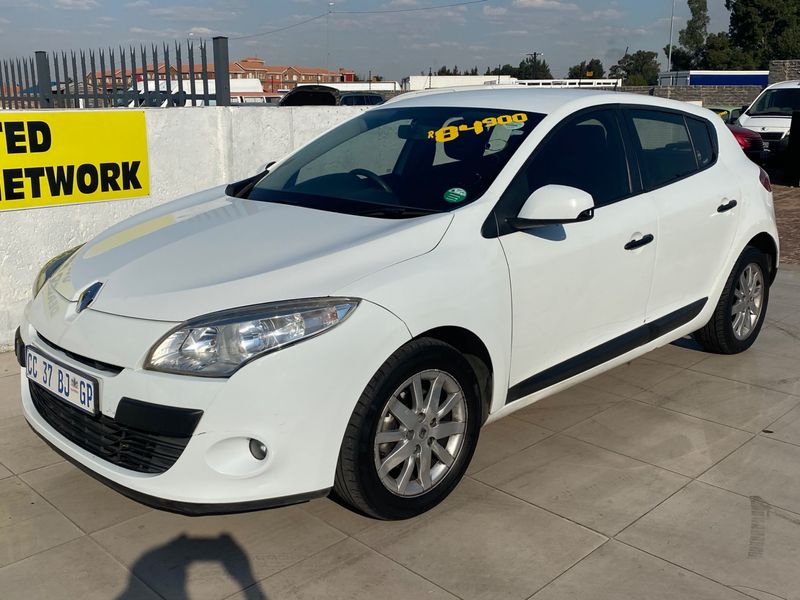 Used Renault Megane Iii 1.6 Shake It! 5dr for sale in Gauteng - Cars.co ...