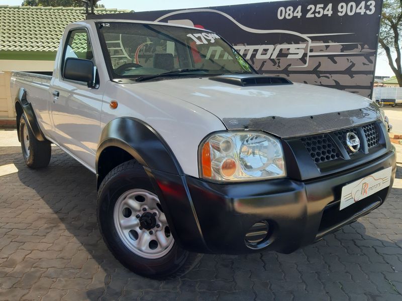 Nissan np300 2012