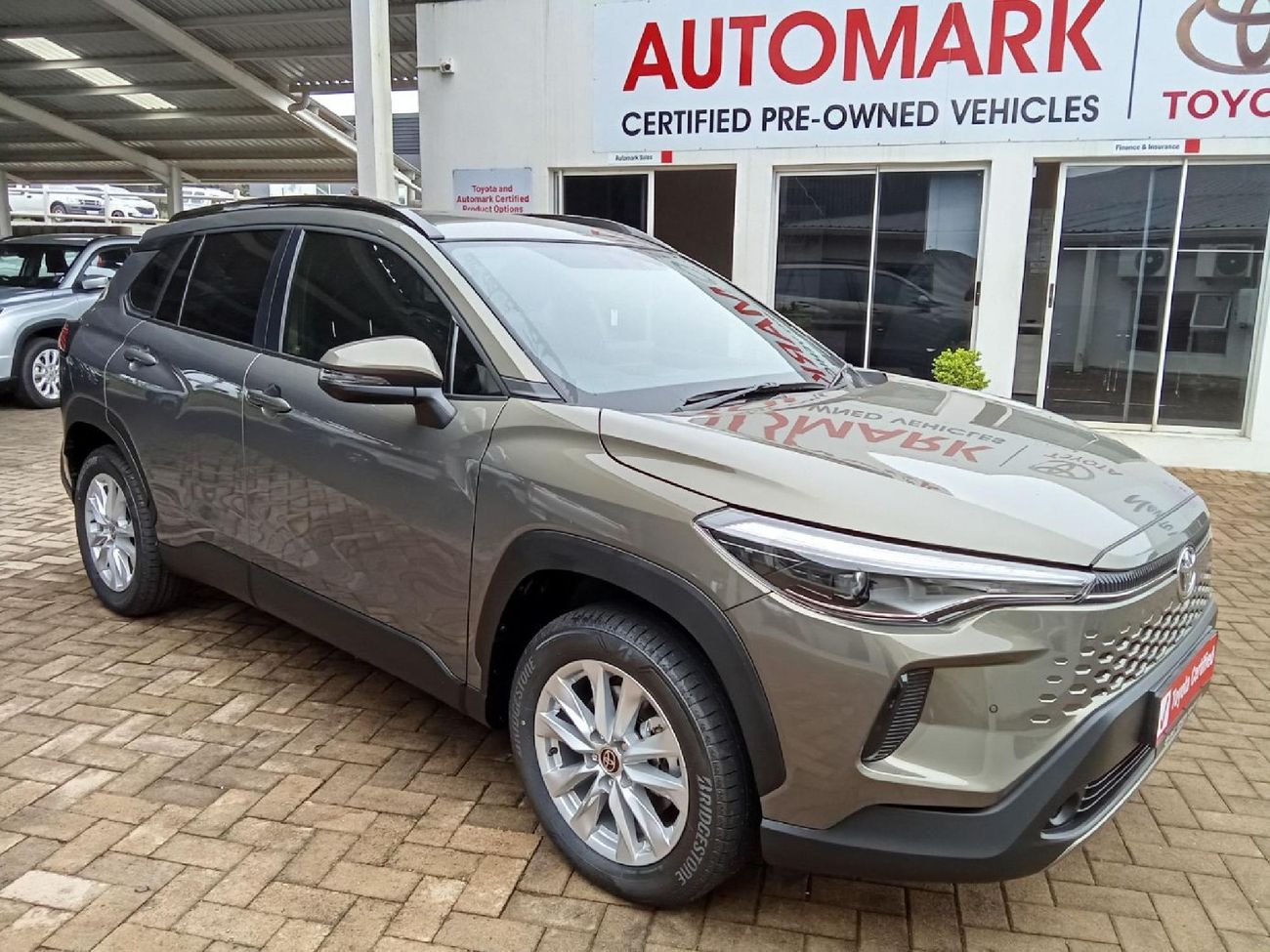 2025-Toyota-Corolla-Cross-18-