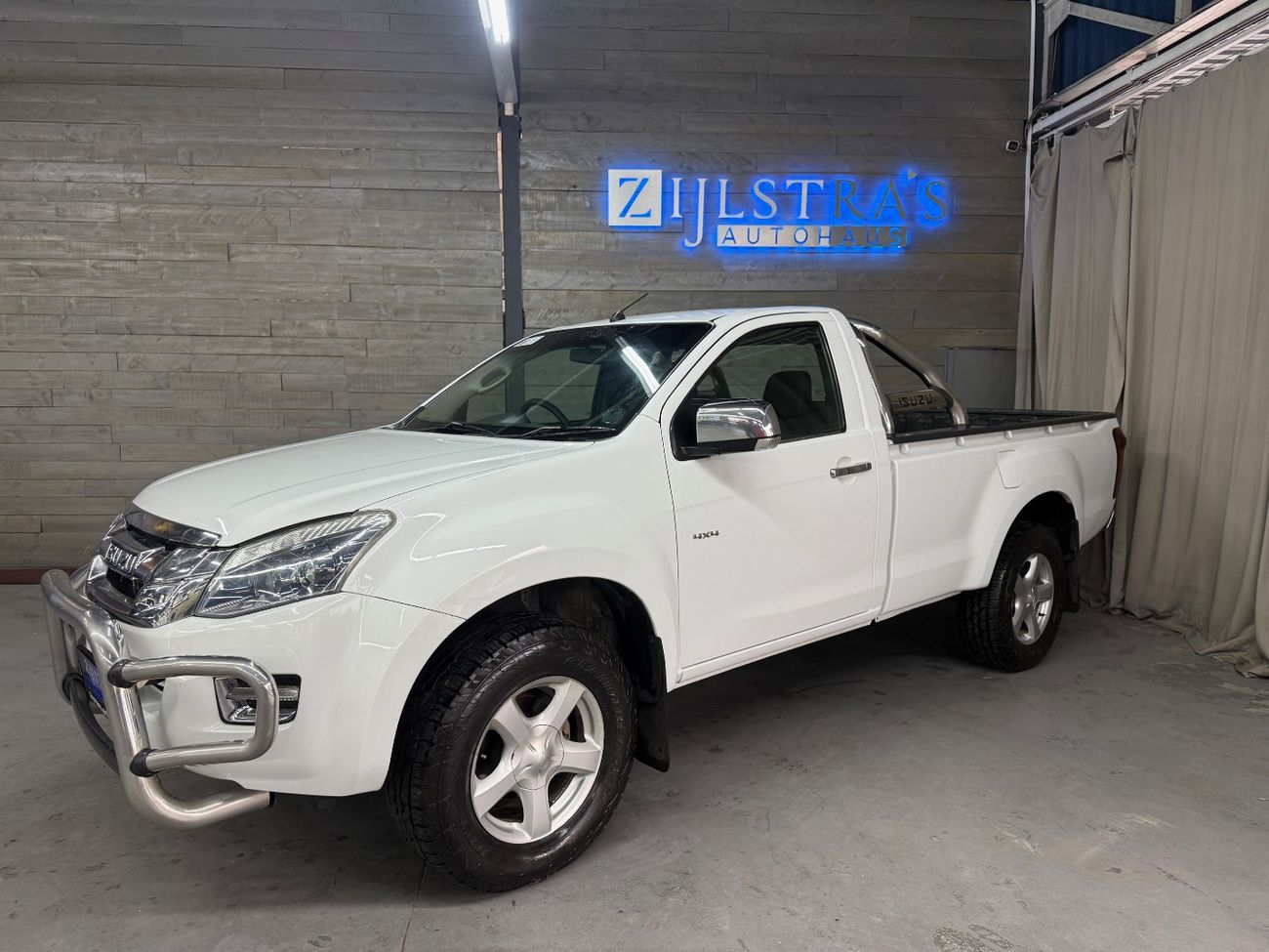 2016-Isuzu-KB-300-D-Teq-LX-4x4