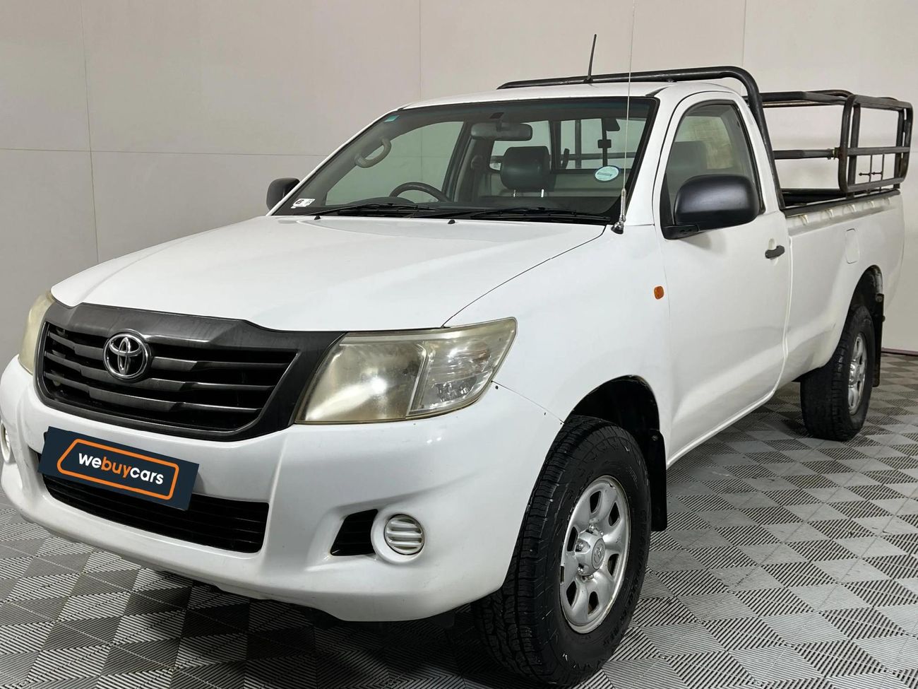 2015-Toyota-Hilux-25-D-4D-SRX-