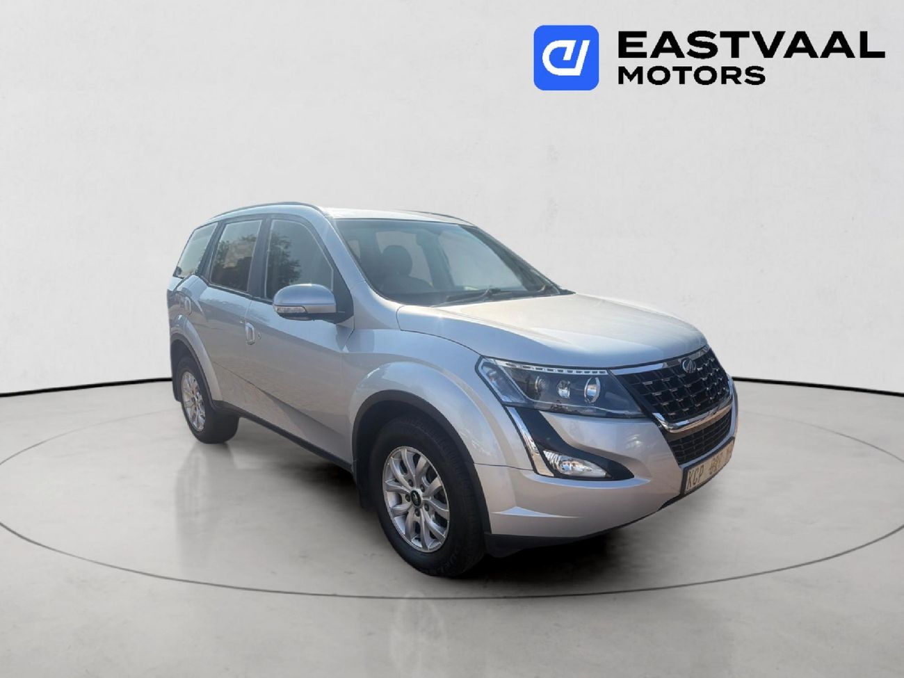 Used Mahindra XUV 500 2.2D mHawk 7-seat W8 Auto for sale in