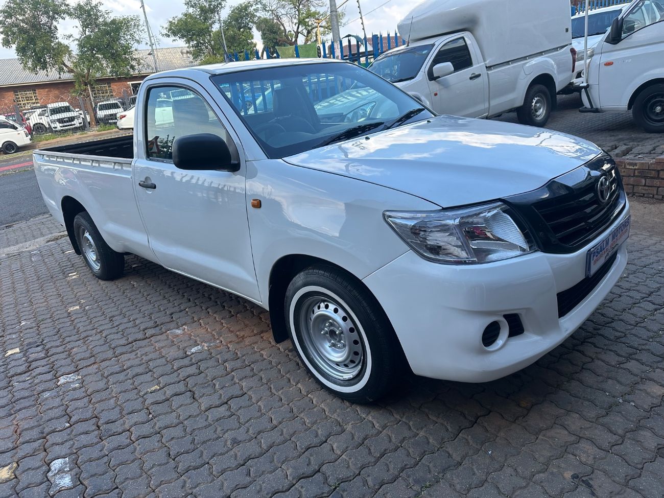 Used Toyota Hilux 2.0 VVTi Single Cab for sale in Gauteng - Cars