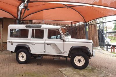 Used Land Rover Defender 110 2.5 TDi Hi-Line for sale in Gauteng - Cars ...