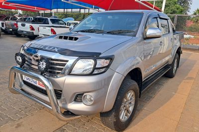 Used Toyota Hilux 3.0 D-4D Legend 45 Raised Body Auto Double-Cab for ...