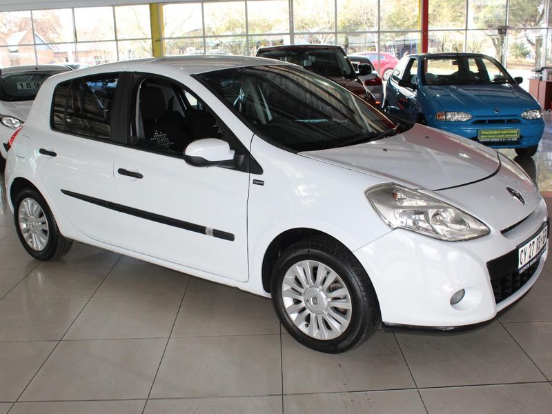 Used Renault Clio Iii 1.6 Yahoo Plus 5dr for sale in Gauteng