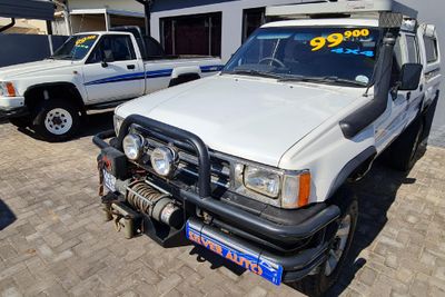 Used Toyota Hilux 2200 4x4 Double-Cab for sale in Gauteng - Cars.co.za ...