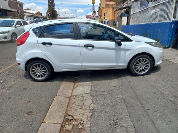 Used Ford Fiesta 1.4i Ambiente 5-dr for sale in Gauteng - Cars.co.za ...