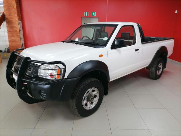 Used Nissan NP300 2.4i LWB 4x4 Single-Cab for sale in Gauteng - Cars.co ...