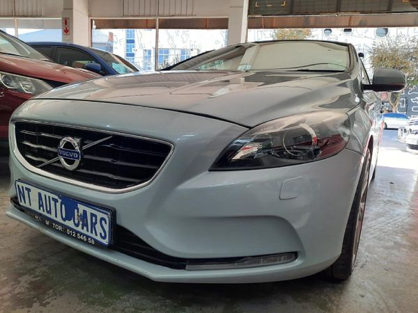 Used Volvo V40 T3 Essential for sale in Gauteng - Cars.co.za (ID::8146079)