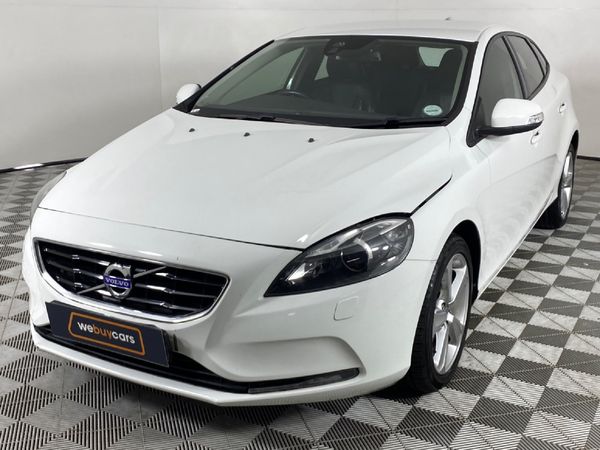 Used Volvo V40 T3 Essential for sale in Gauteng - Cars.co.za (ID::8157515)