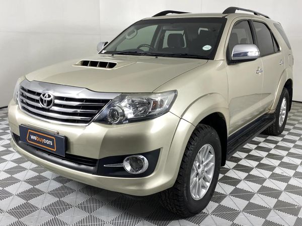 Used Toyota Fortuner 2.5 D-4D Raised Body for sale in Gauteng - Cars.co ...