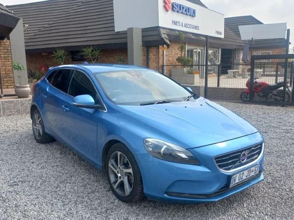 Used Volvo V40 T3 Momentum for sale in Gauteng - Cars.co.za (ID::8335475)