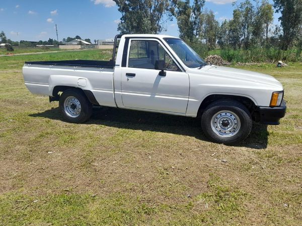 Used Toyota Hilux 1800 Single-Cab for sale in Gauteng - Cars.co.za (ID ...