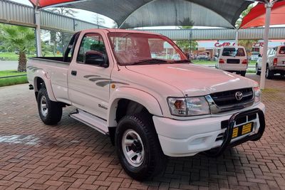 Used Toyota Hilux 2700i Raider Raised Body Single-Cab for sale in