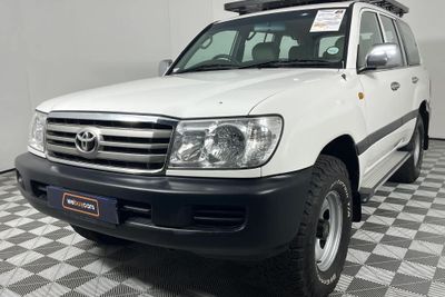 Used Toyota Land Cruiser 100 GX 4.5 for sale in Eastern Cape - Cars.co ...