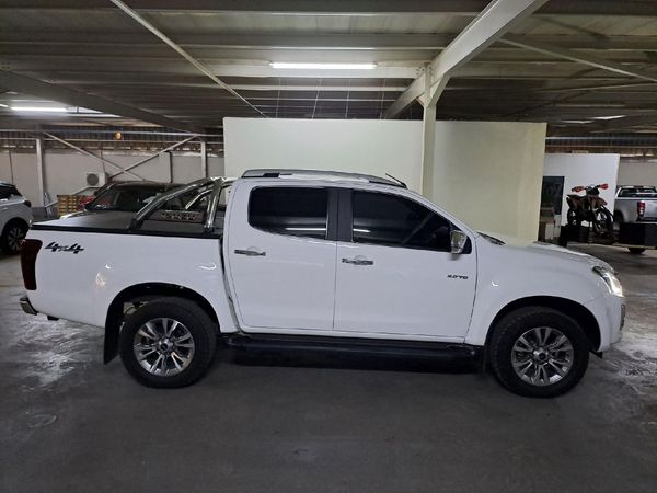 Used Isuzu D-Max 300 LX 4x4 Auto Double-Cab for sale in Gauteng - Cars ...