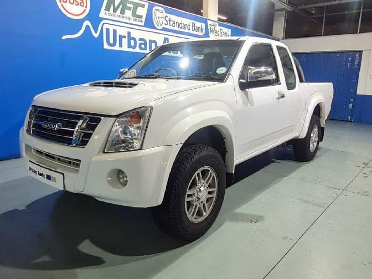 Used Isuzu KB 300 D-Teq LX Extended Cab for sale in Western Cape