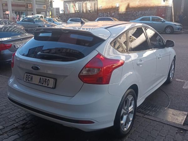 Used Ford Focus 1.6 Ti VCT Ambiente 5-dr for sale in Gauteng - Cars.co ...