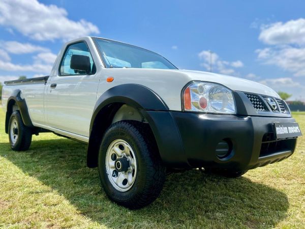 Used Nissan NP300 2.4i LWB 4x4 Single-Cab for sale in Gauteng - Cars.co ...