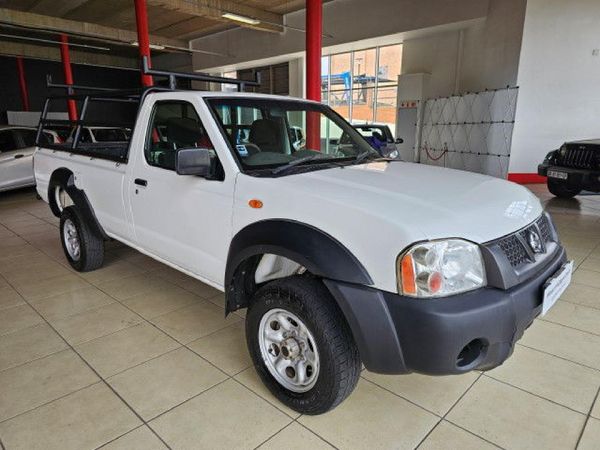 Used Nissan NP300 2.4i LWB 4x4 Single-Cab for sale in Gauteng - Cars.co ...