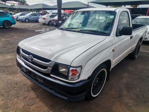 Used Toyota Hilux 2000 SWB Single-Cab for sale in Gauteng - Cars.co.za ...