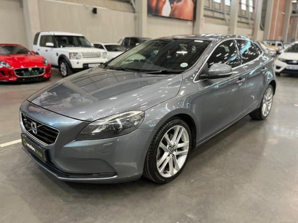 Used Volvo V40 T3 Momentum for sale in Gauteng - Cars.co.za (ID::9299577)