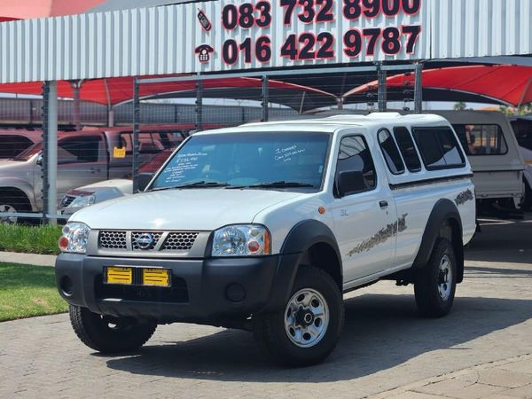 Used Nissan NP300 2.4i LWB 4x4 Single-Cab for sale in Gauteng - Cars.co ...