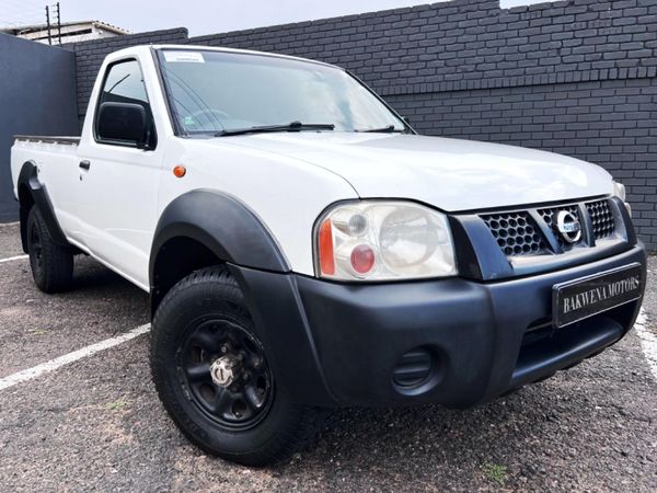 Used Nissan NP300 2.4i LWB 4x4 Single-Cab for sale in Gauteng - Cars.co ...