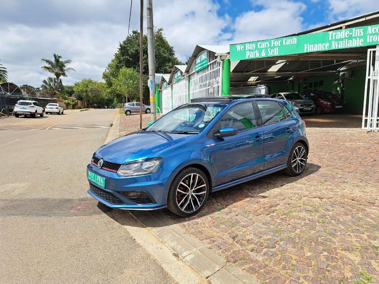 2016-Volkswagen-Polo-GTI-18-