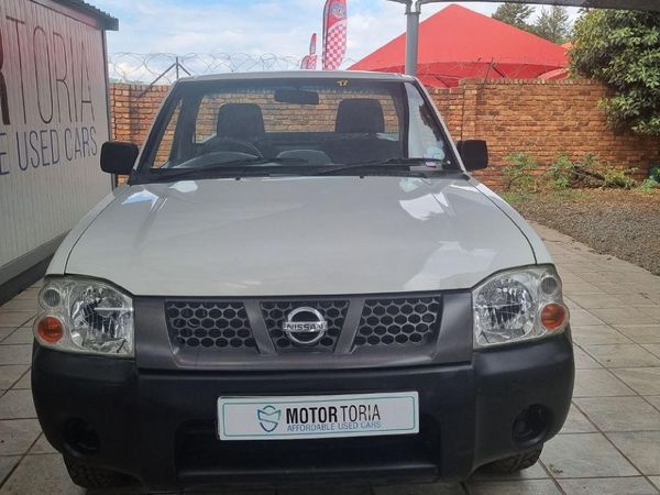 Used Nissan NP300 2.4i LWB 4x4 Single-Cab for sale in Gauteng - Cars.co ...