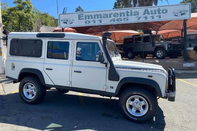 Used Land Rover Defender 110 2.5 TD5 CSW for sale in Gauteng - Cars.co ...