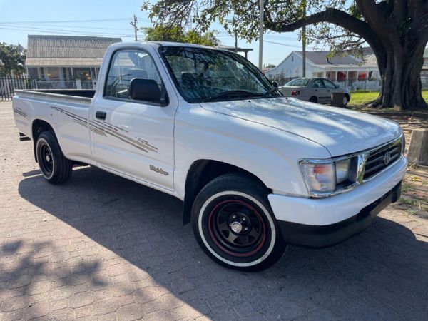 Used Toyota Hilux 2000 Single-Cab for sale in Kwazulu Natal - Cars.co ...