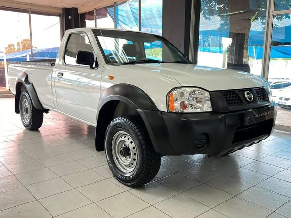 Used Nissan NP300 2.4i LWB 4x4 Single-Cab for sale in Gauteng - Cars.co ...