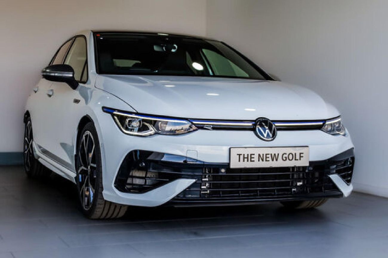 2024-Volkswagen-Golf-8-20-TSI-