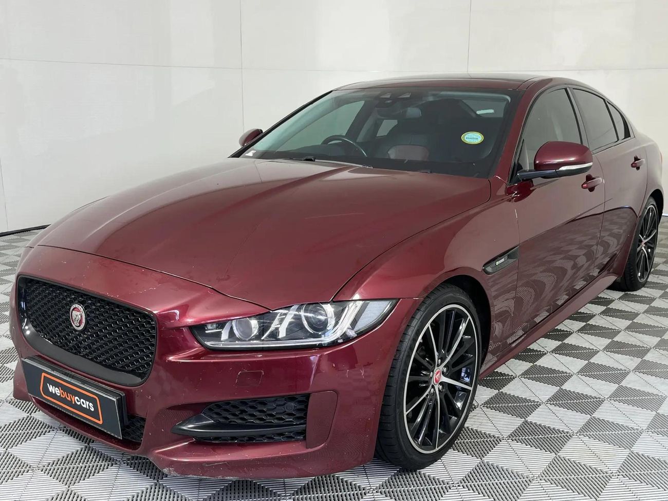 2017-Jaguar-XE-20-R-Sport-Auto
