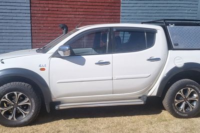 Used Mitsubishi Triton 3.2 DI-D 4x4 Double-Cab for sale in Gauteng ...