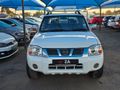 2005 Nissan Hardbody 2400i SE Double-Cab