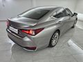 2019 Lexus ES 300h SE
