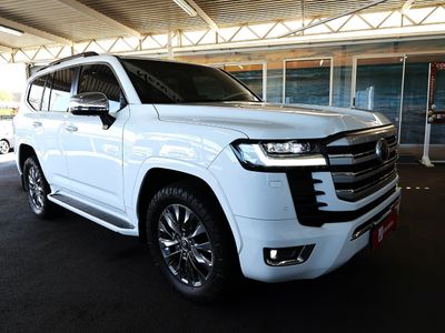 COMMERCIAL PHOTO 33冊 Toyota Land Cruiser 300 ZX For Sale (New and Used) - Cars.co.za