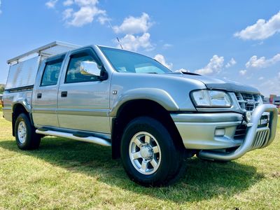 Used Isuzu KB 300 TDi LX Double-Cab for sale in Gauteng - Cars.co