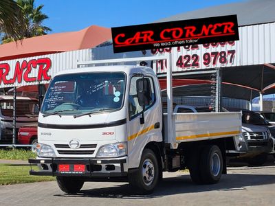 2010 Hino 300 614 dropsides