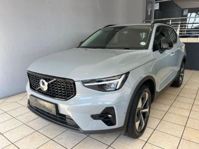2025 Volvo XC40 B4 Plus Dark Geartronic Mild-Hybrid